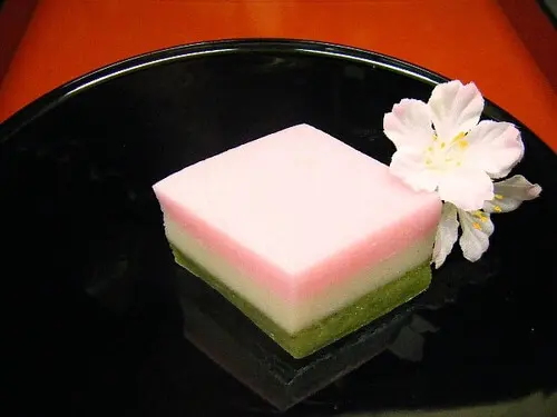 Hishi mochi (菱餅)