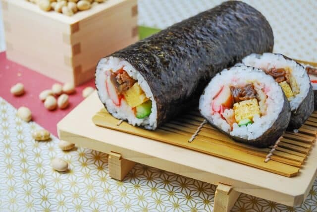 Makizushi (巻き寿司)