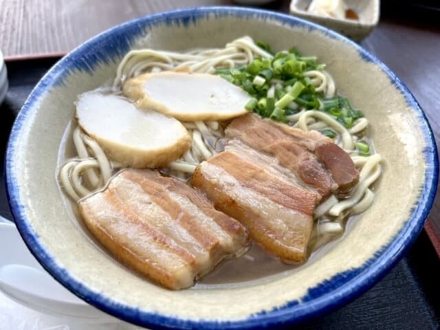 Okinawa soba (沖縄そば)