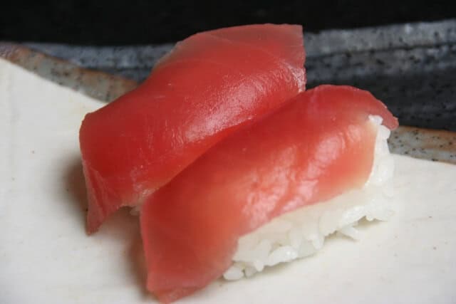 Maguro sushi (マグロ寿司)