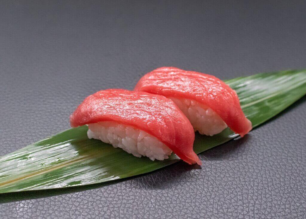 Maguro sushi (マグロ寿司)
