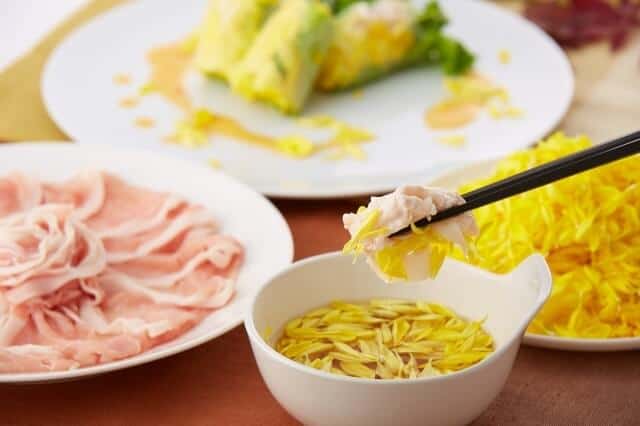 Chrysanthemum dishes (菊料理)