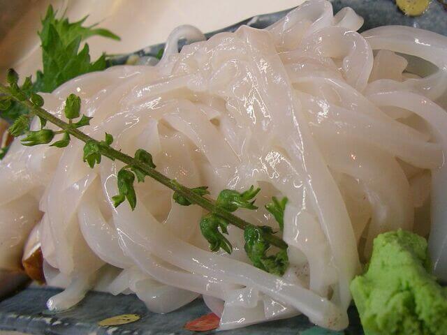 이카소멘 (イカそうめん)
