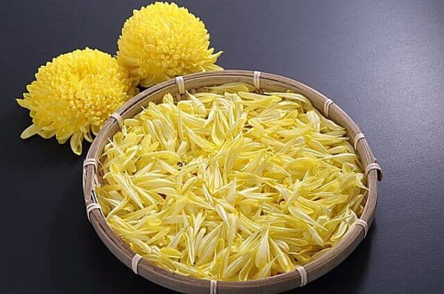 Chrysanthemum dishes (菊料理)