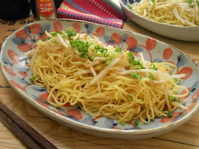 Suyaki in a bowl with green onion on top