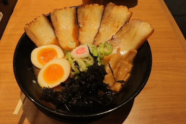 Kanazawa ramen with many ingredients