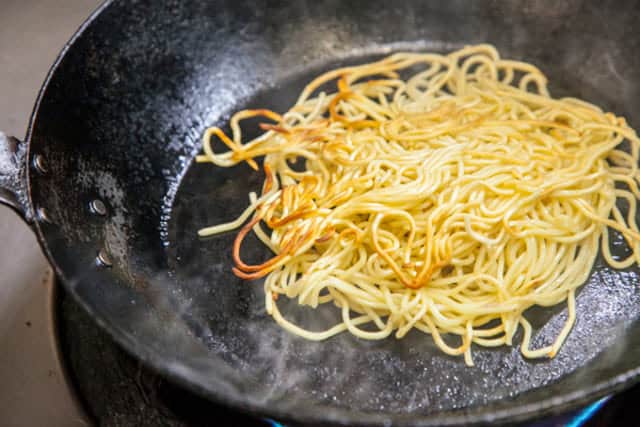 Suyaki noodles being fried