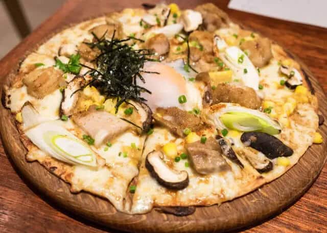 pizza with mushroom and shrimps