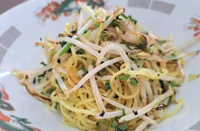 Suyaki in a pan with green onion