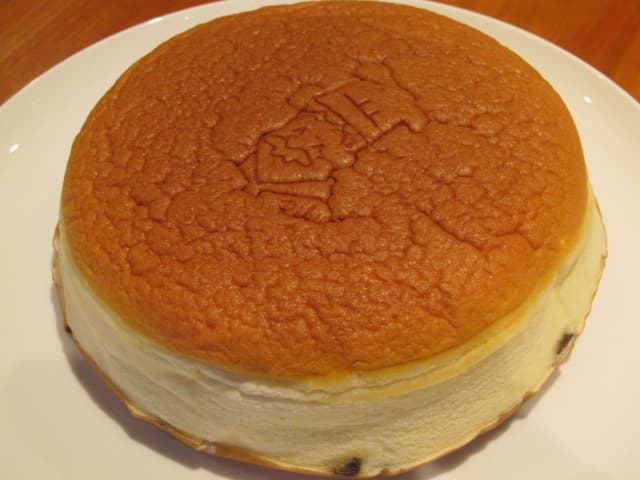 Rikuro cheesecake in Saito no Mori