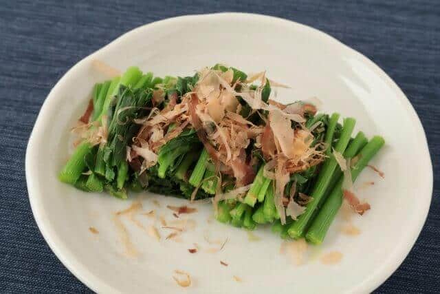 Ashitaba steamed with bonito flakes