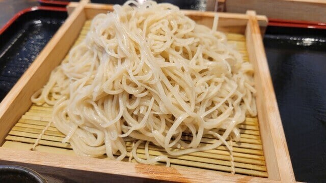 nihachi soba being drained