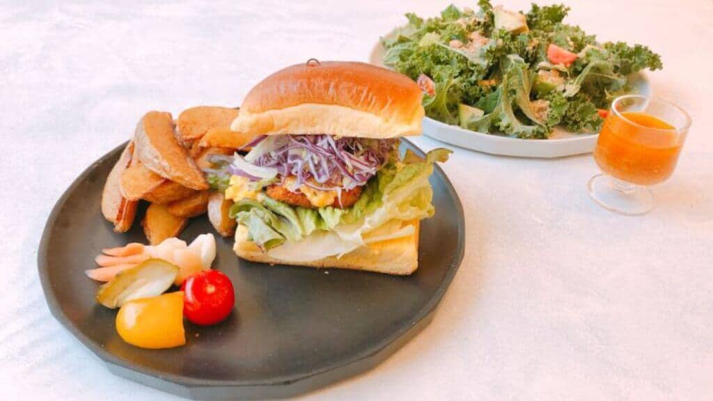 Shark burger with other appetizer