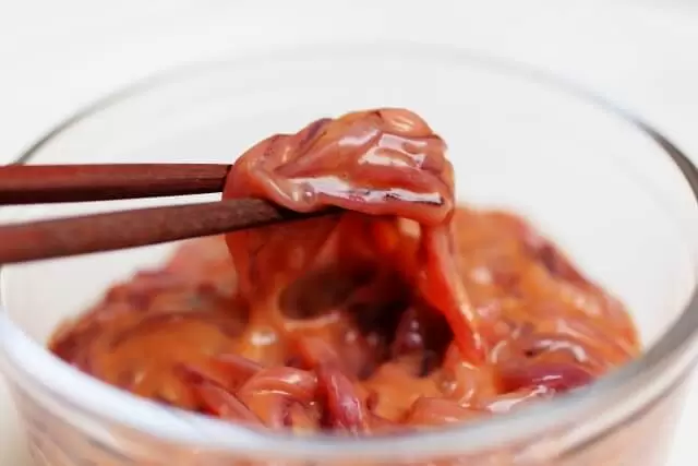 Ika no shiokara with chopsticks