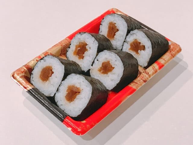 Kanpyo maki on a red container