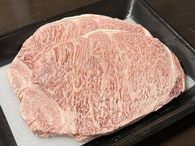 raw Miyazaki beef (宮崎牛)