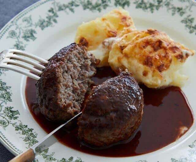cut Hamburg steak (ハンバーグ)