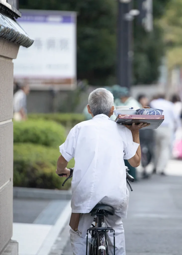 deliverying food (old style)