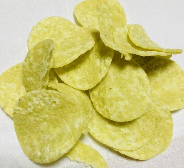 Crunchy potato chips, a popular snack in Japan, often enjoyed with beverages or as a quick treat.