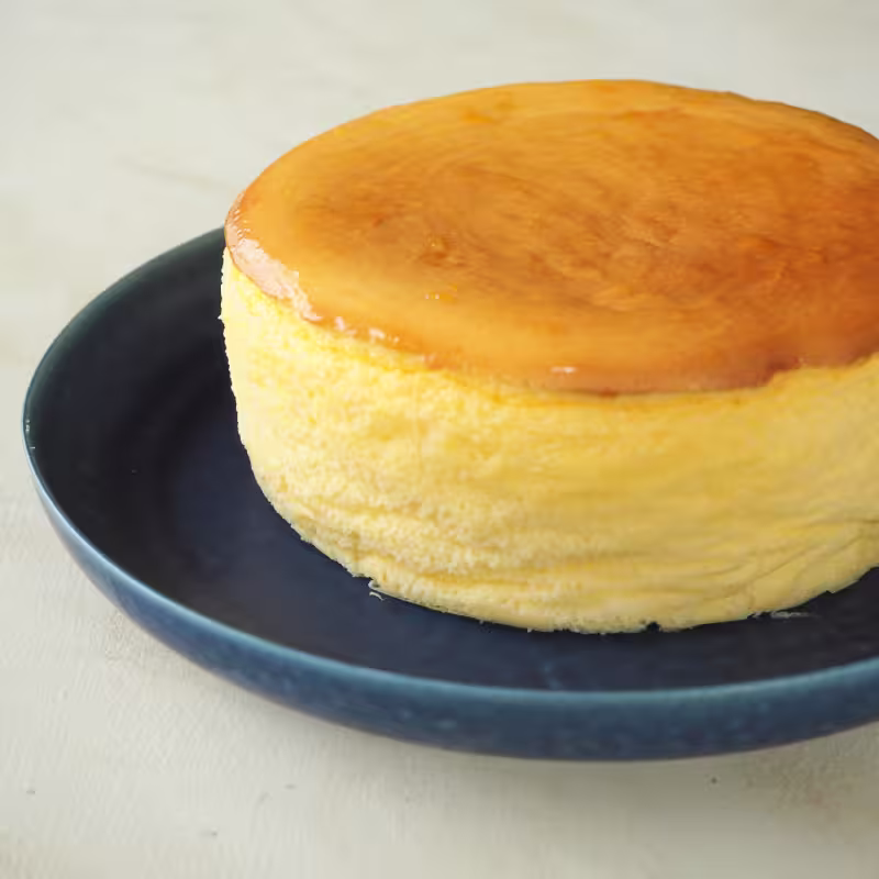 Soufflé cheesecake on blue plate