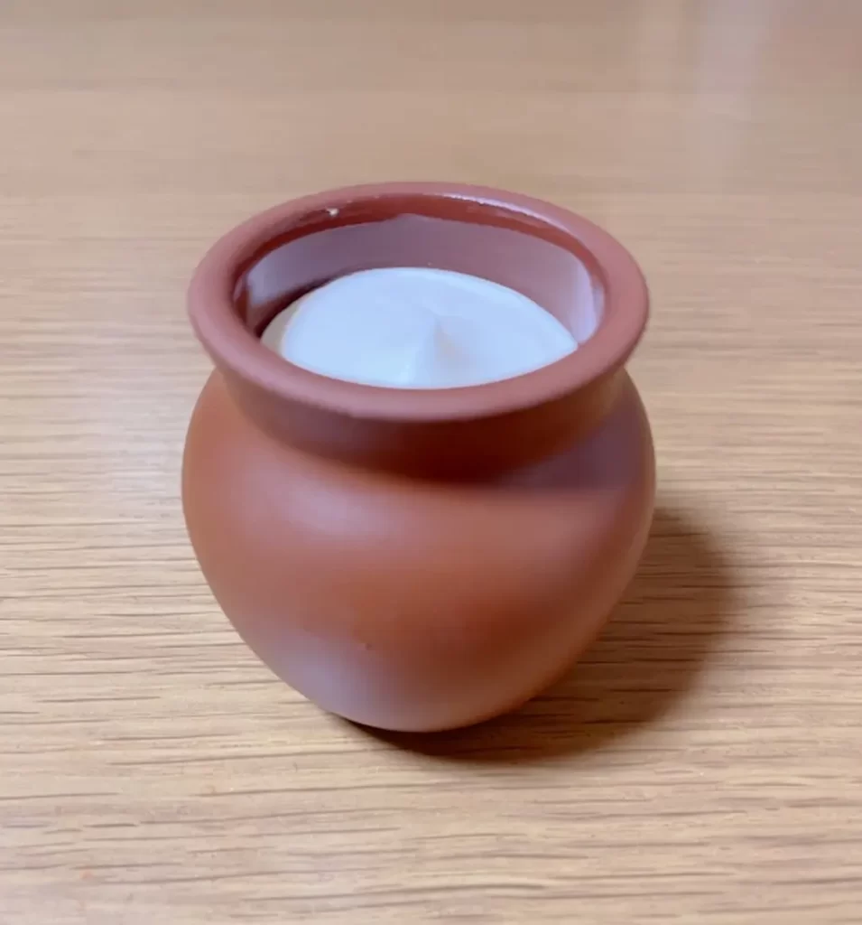 Classic Kobe pudding served in a traditional clay pot, showcasing Japanese dessert culture.