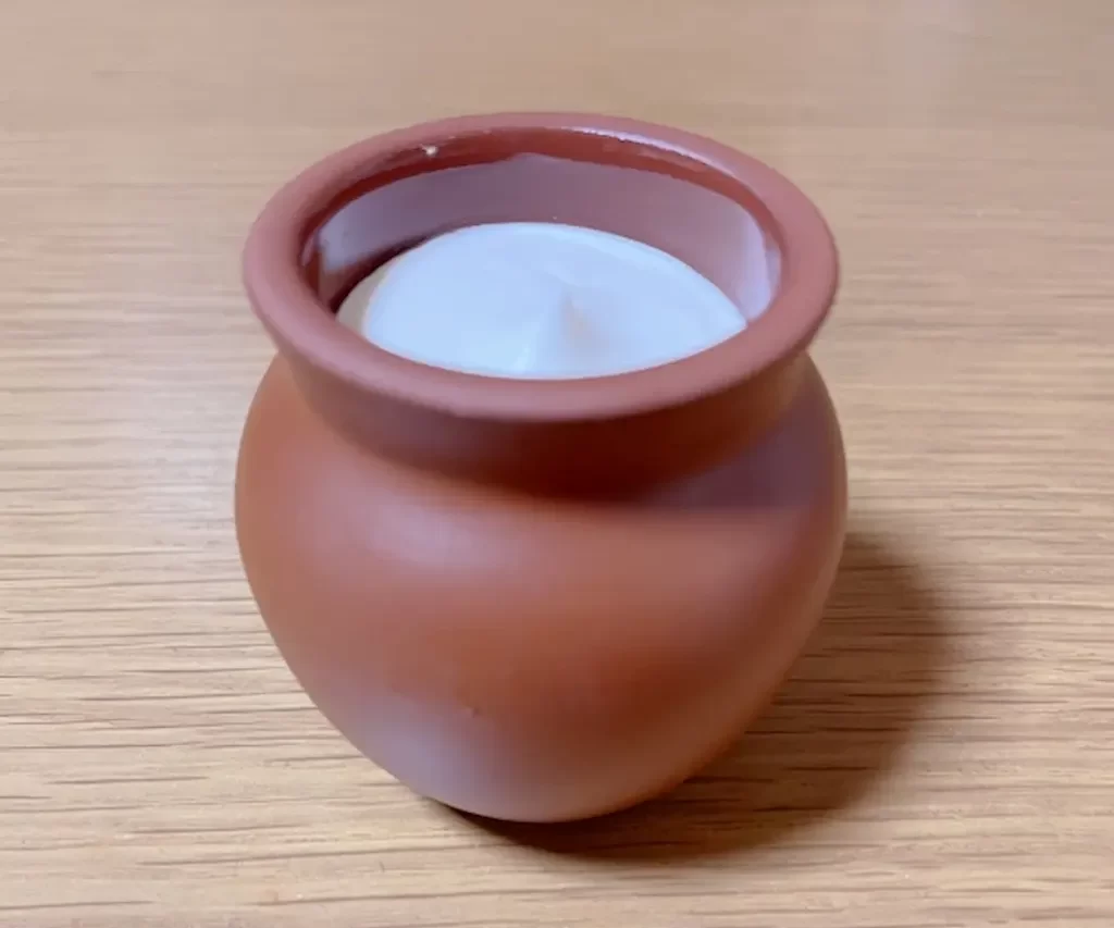 Classic Kobe pudding served in a traditional clay pot, showcasing Japanese dessert culture.