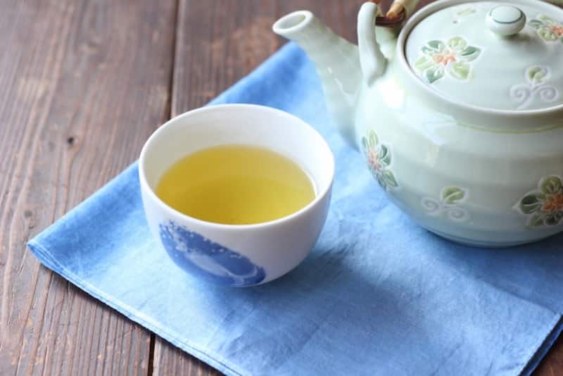 A cup of brewed bancha, a Japanese green tea generally lower in caffeine than sencha or gyokuro