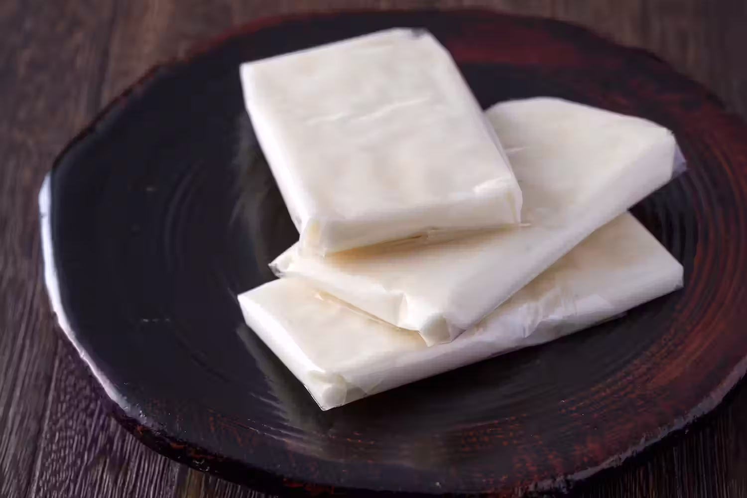 Amegata, white pulled malt candy pieces on a dark plate