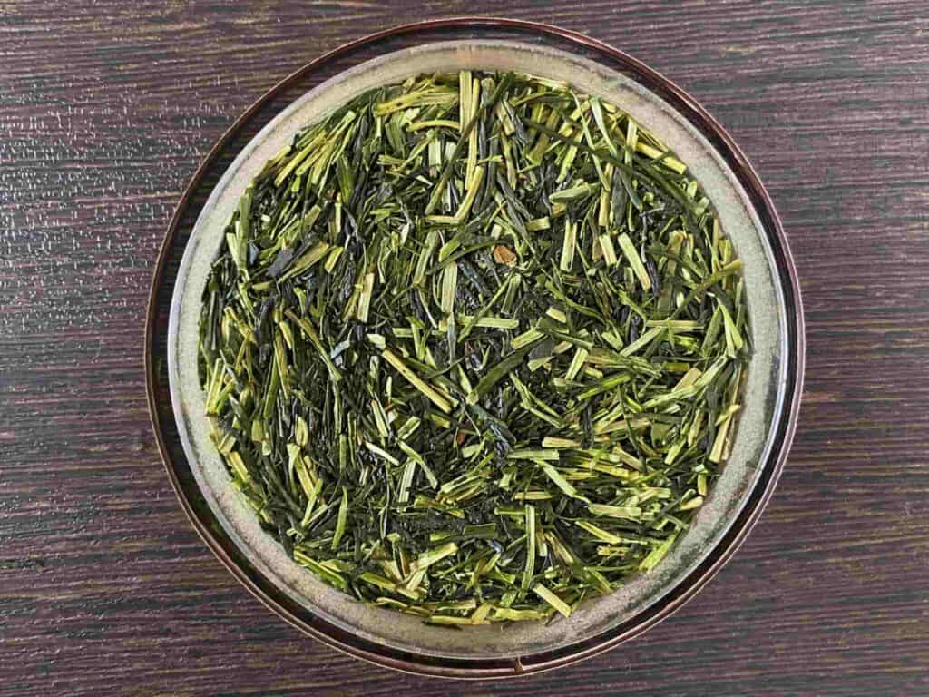 Kukicha (twig tea) leaves arranged in a bowl.